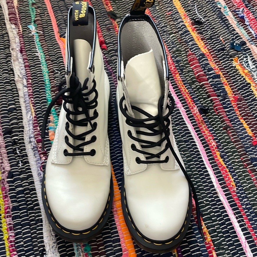 White sz 8 Dr Martens - barely worn